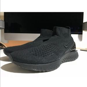 nike rise react triple black